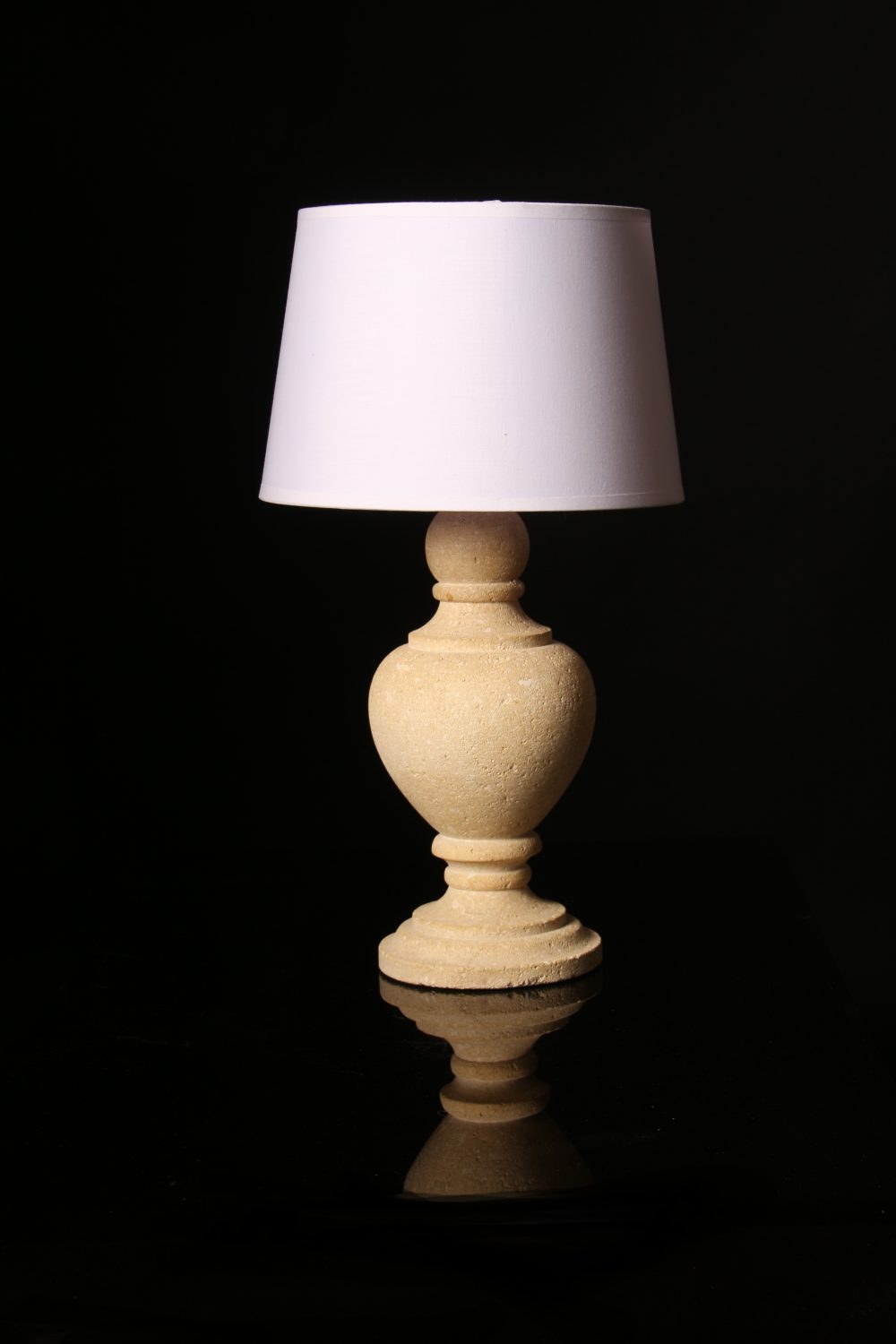 Lampe en pierre de Castries – Image 4