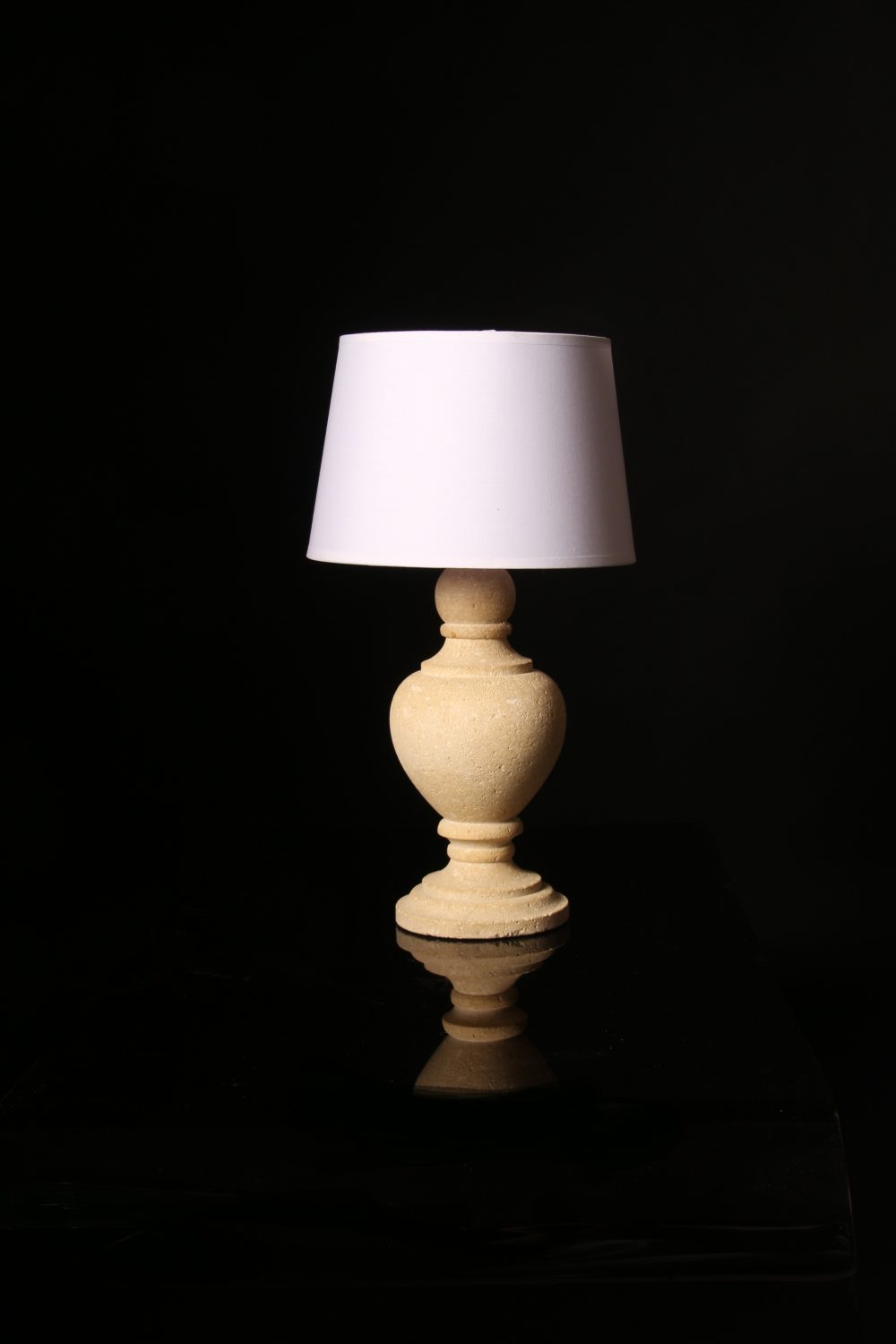 Lampe en pierre de Castries