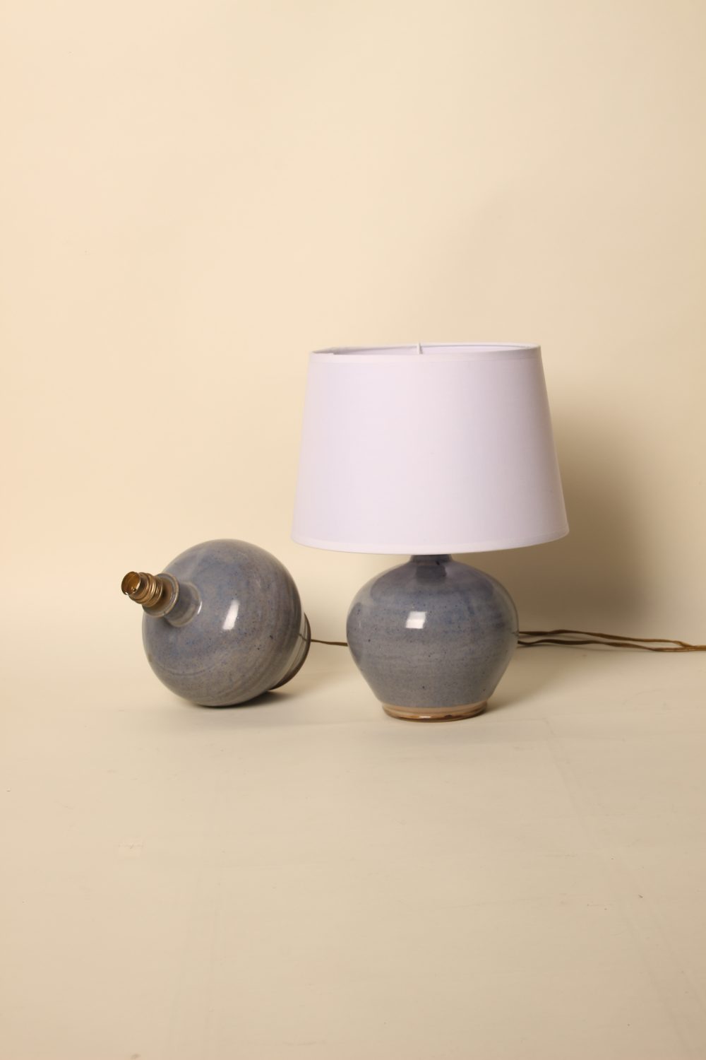 Paire de lampes en grès émaillé bleuté – Image 2