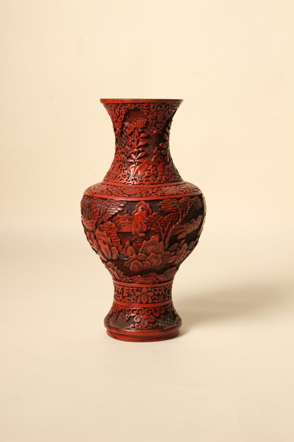 Vase balustre en laque-cinabre – Image 3