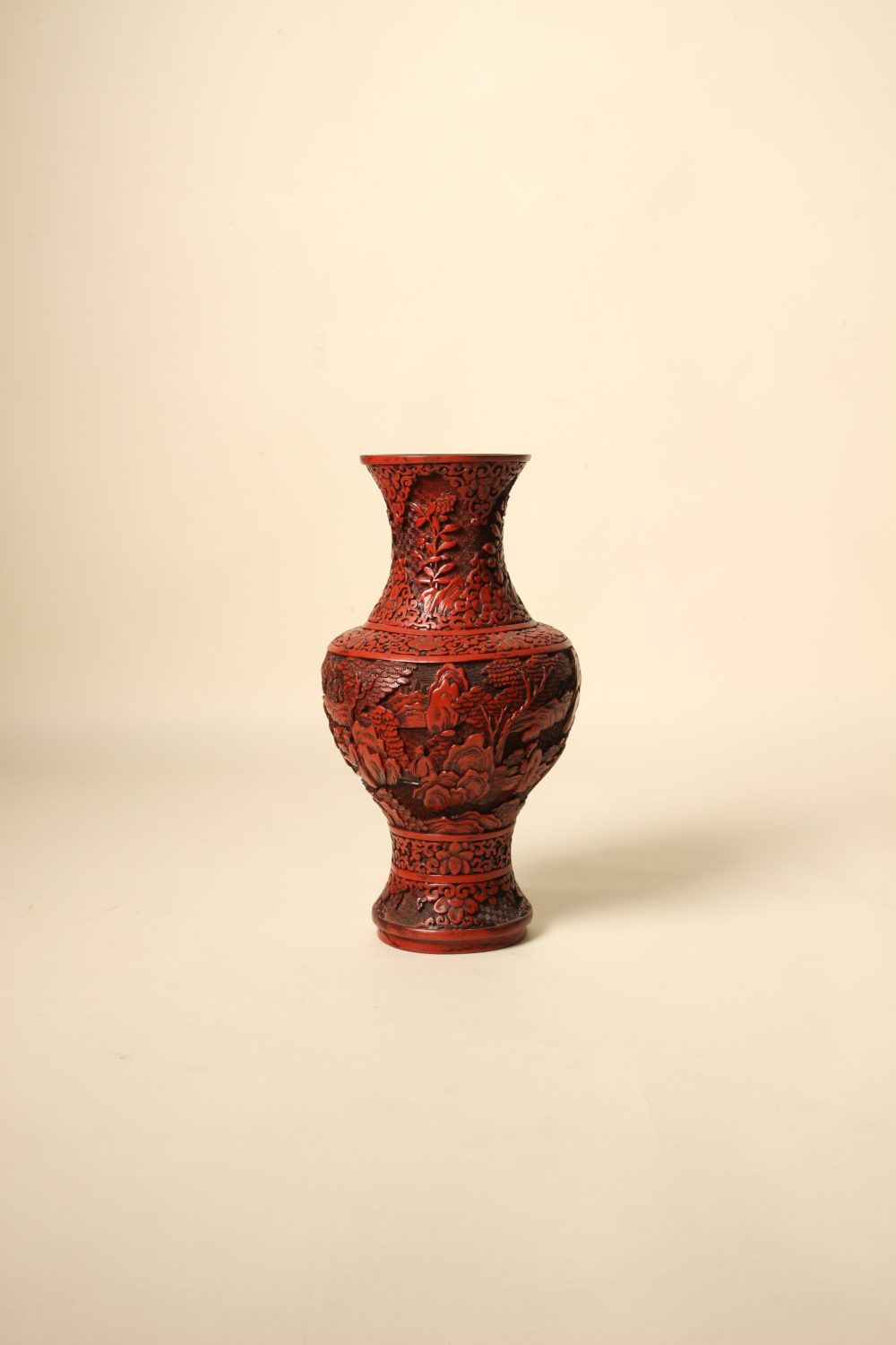 Vase balustre en laque-cinabre – Image 4