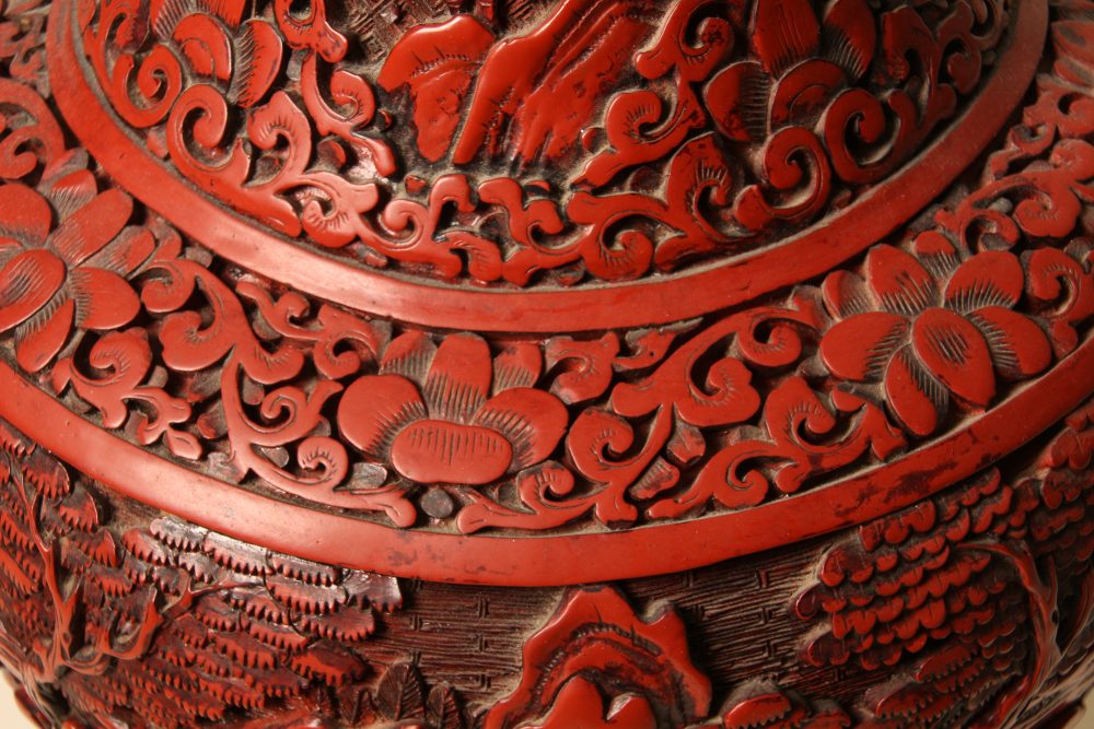 Vase balustre en laque-cinabre – Image 2