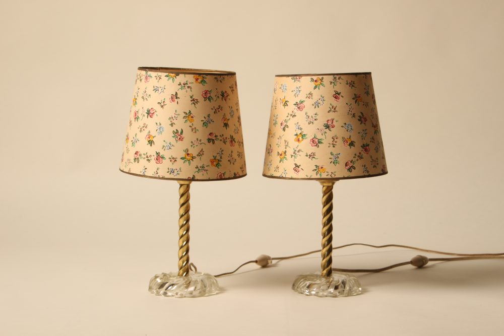 Paire de lampes à abat-jour fleuris peints à la main – Image 5