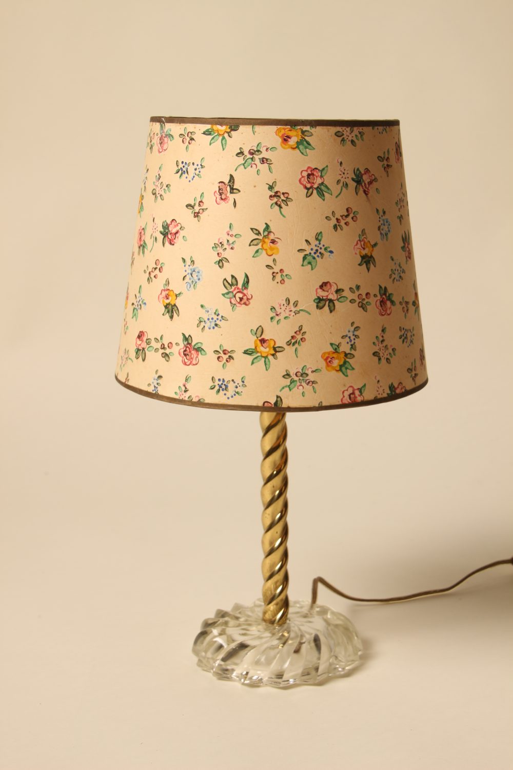 Paire de lampes à abat-jour fleuris peints à la main – Image 12