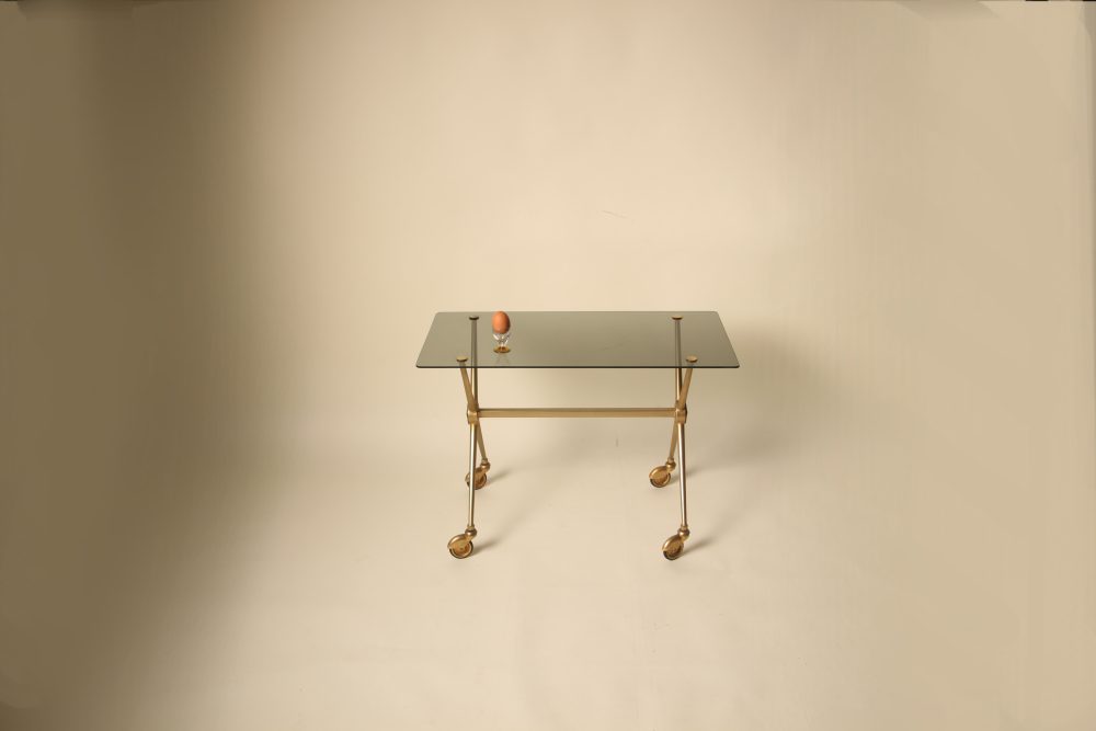 Table d'appoint en laiton et verre dans le style de Jacques Adnet – Image 3
