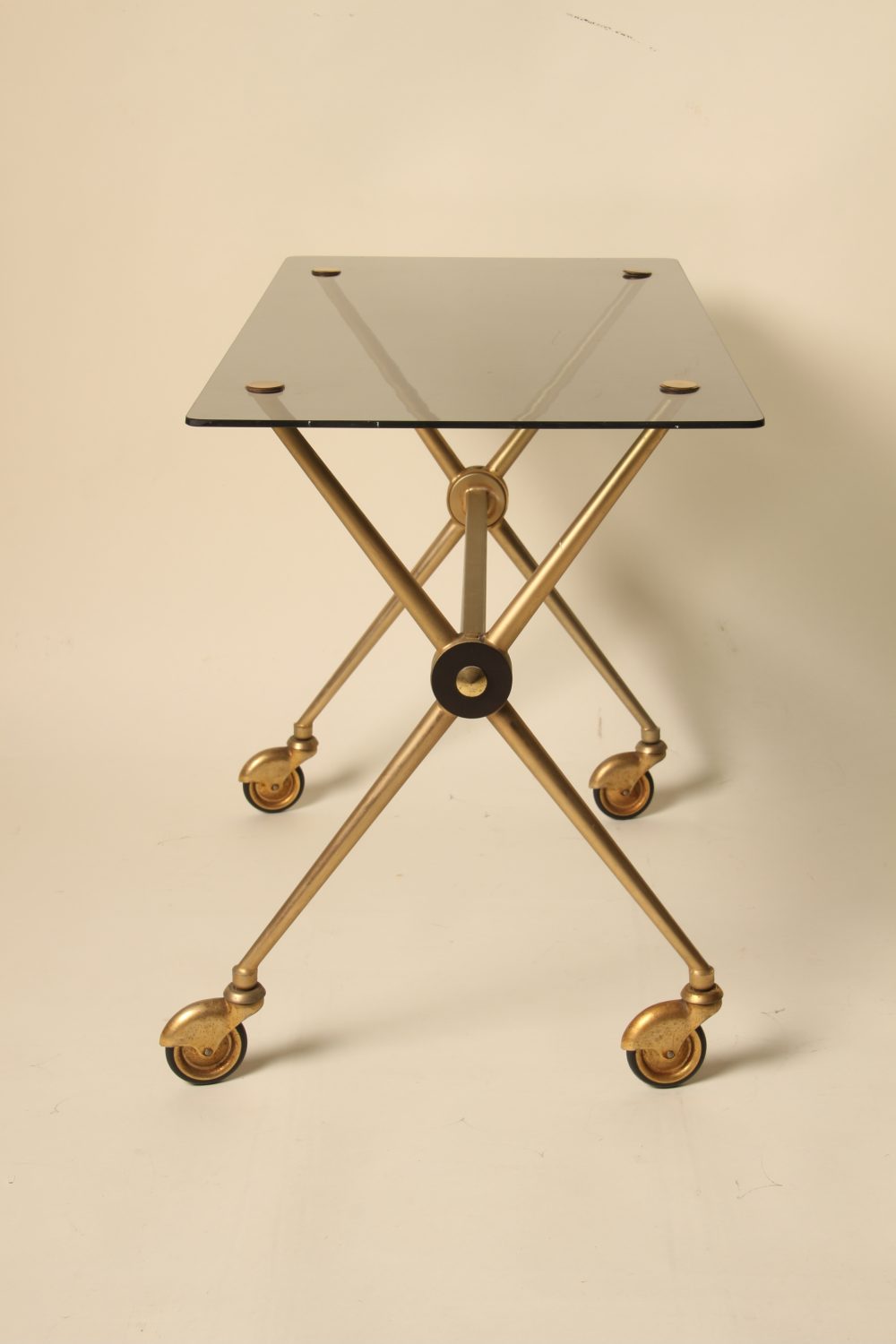 Table d'appoint en laiton et verre dans le style de Jacques Adnet – Image 4