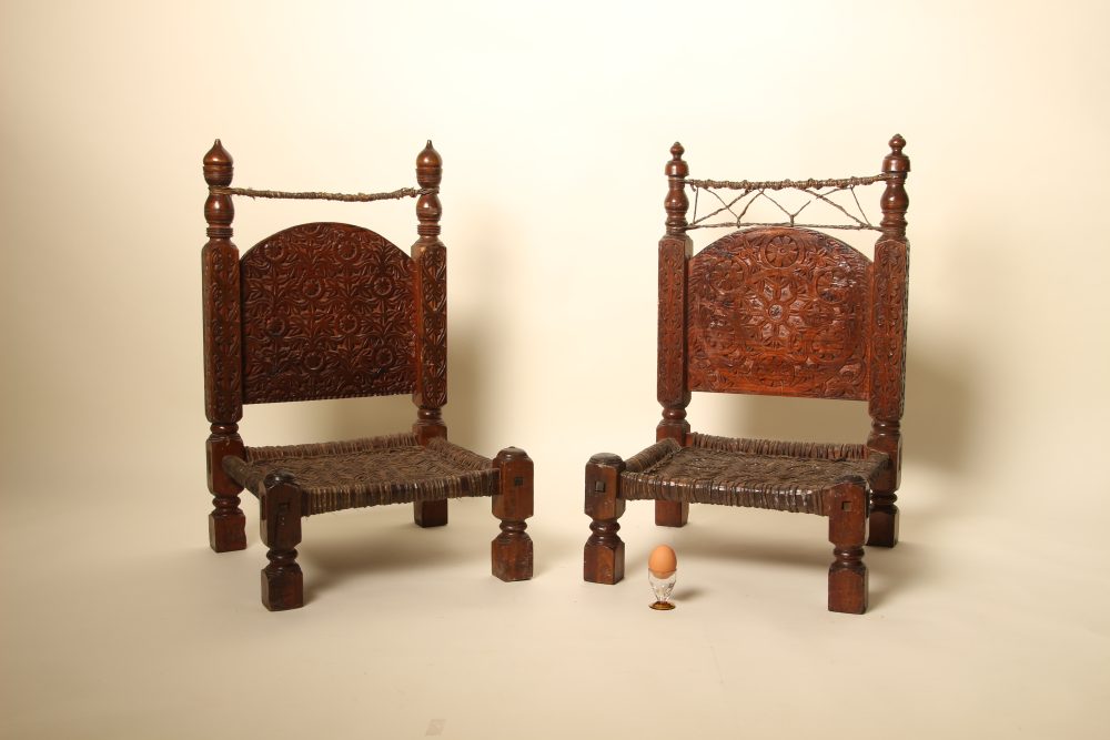 Paire de chaises traditionnelles de la vallée du Swat – Image 11