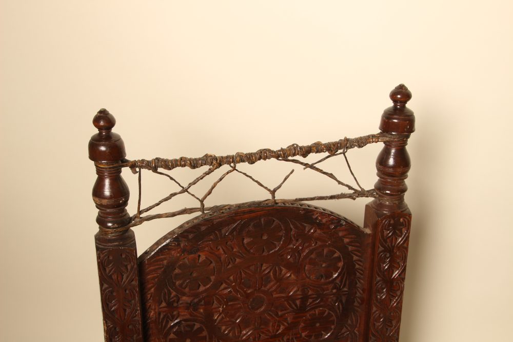 Paire de chaises traditionnelles de la vallée du Swat – Image 7