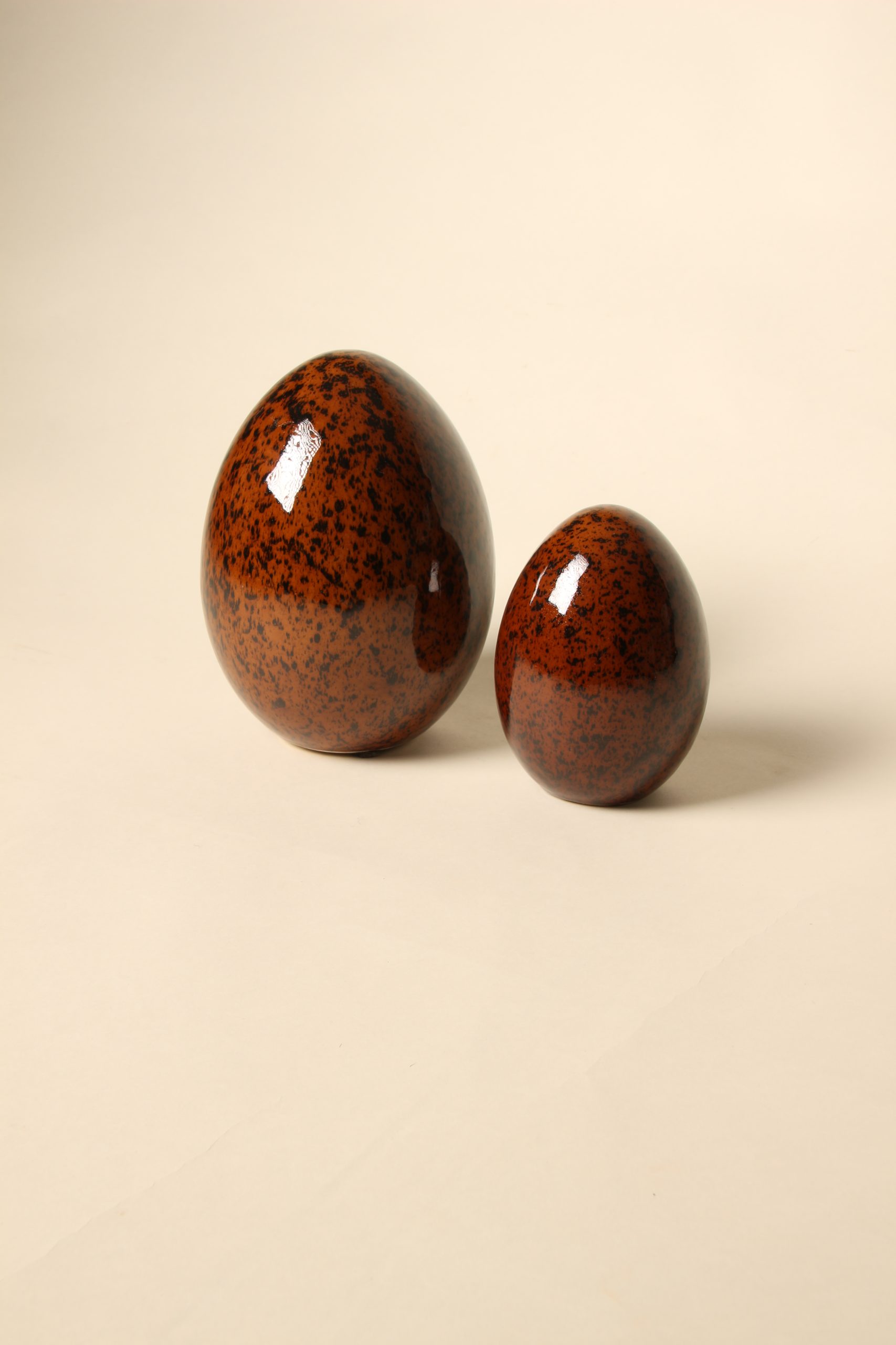 Deux oeufs en céramique mouchetée – Image 2
