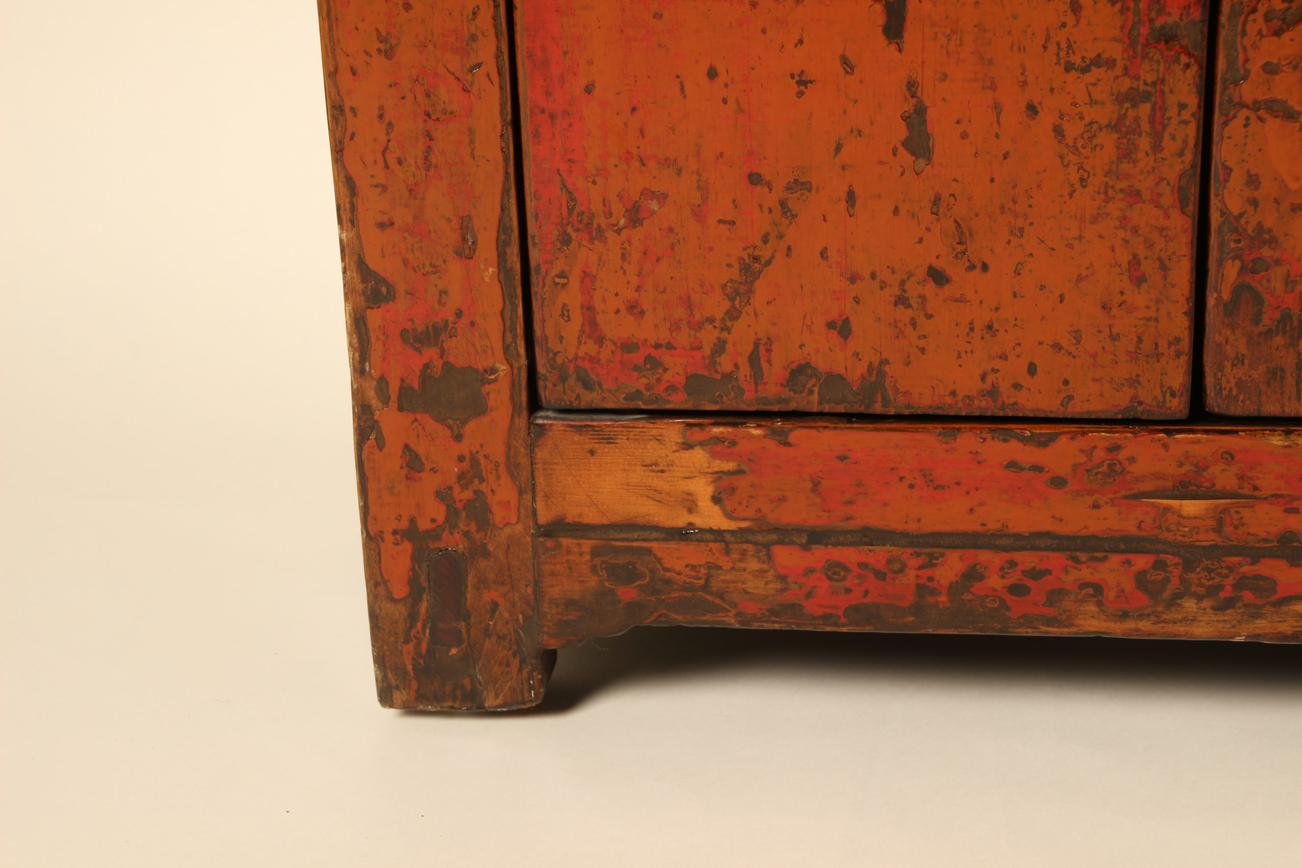 Armoire d'appoint Chinoise en orme massif finition Laquée – Image 9