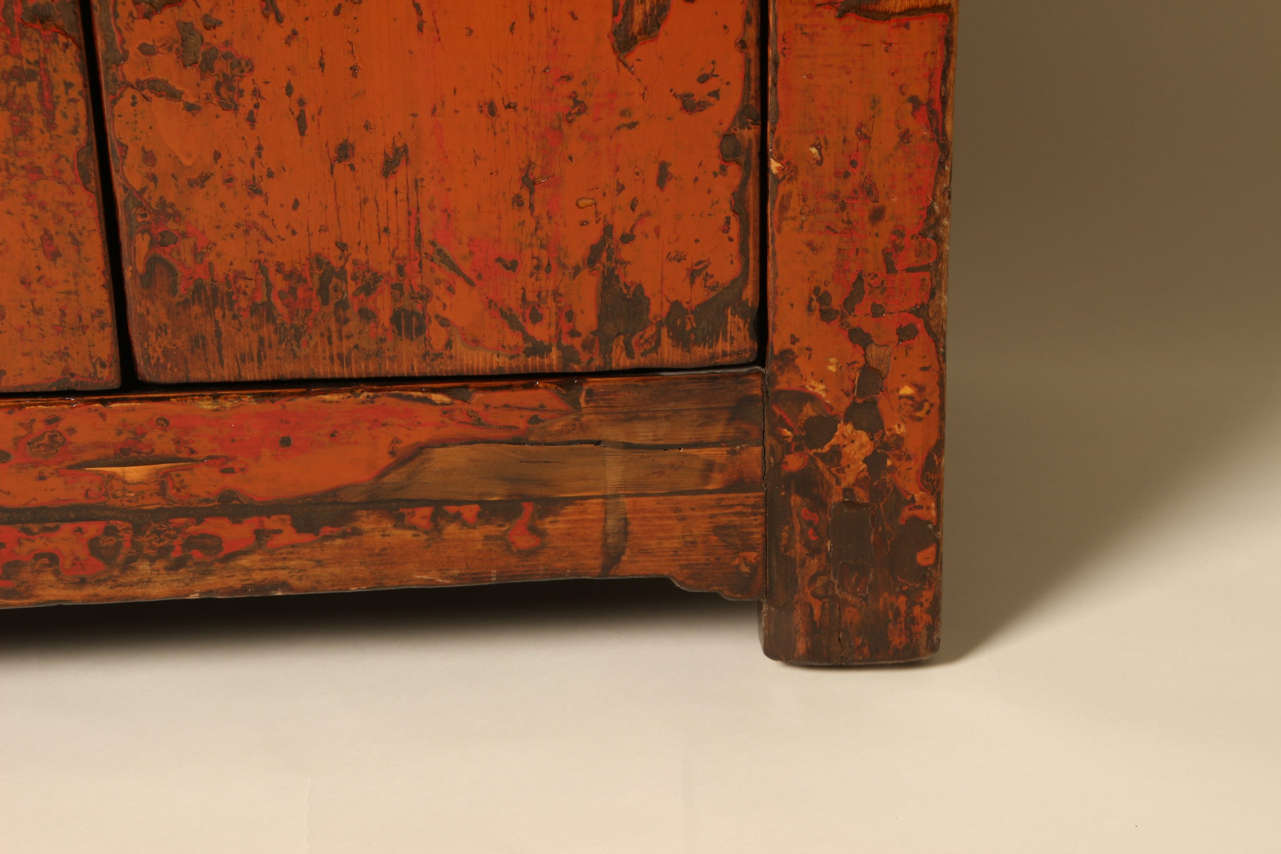 Armoire d'appoint Chinoise en orme massif finition Laquée – Image 8