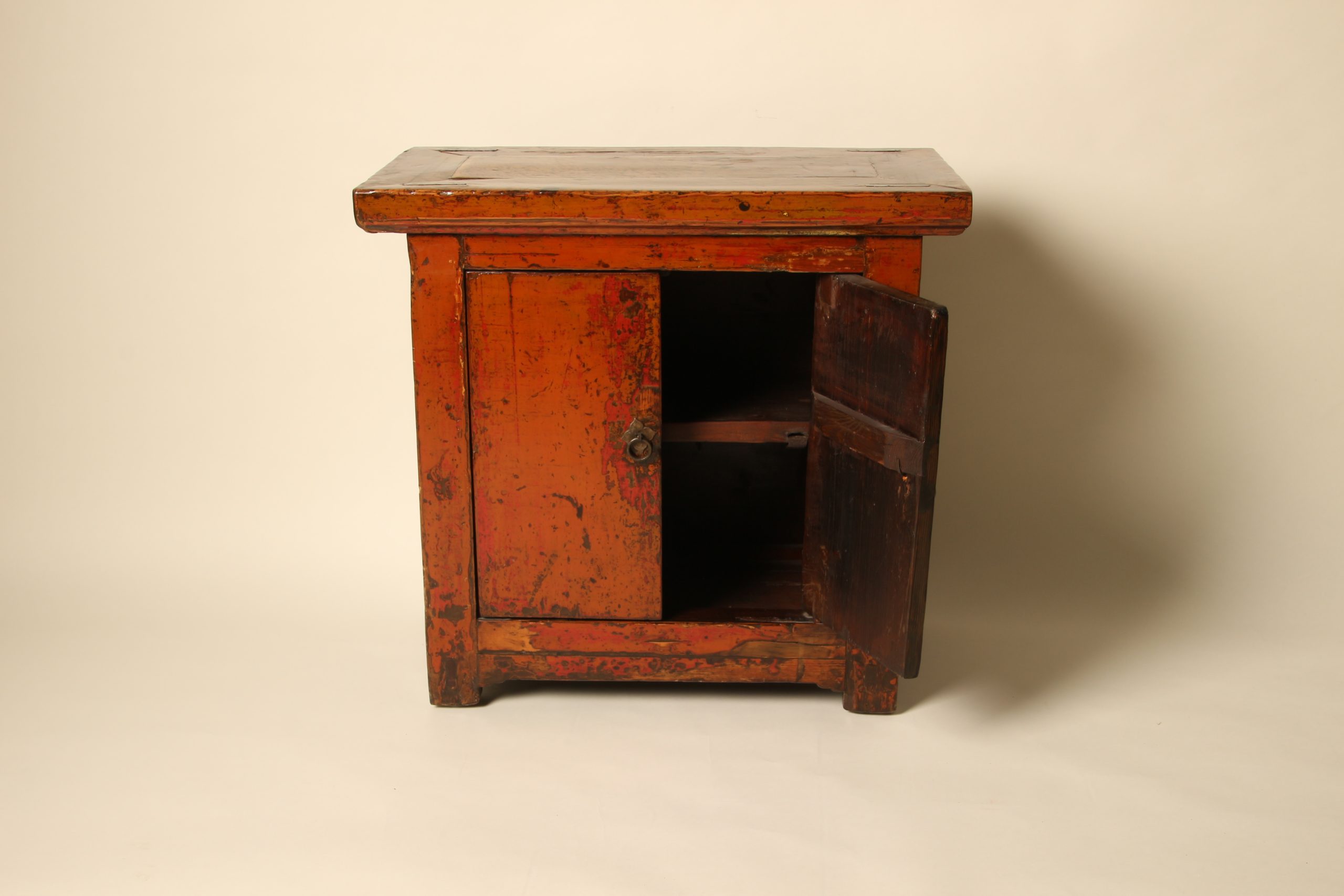 Armoire d'appoint Chinoise en orme massif finition Laquée – Image 6