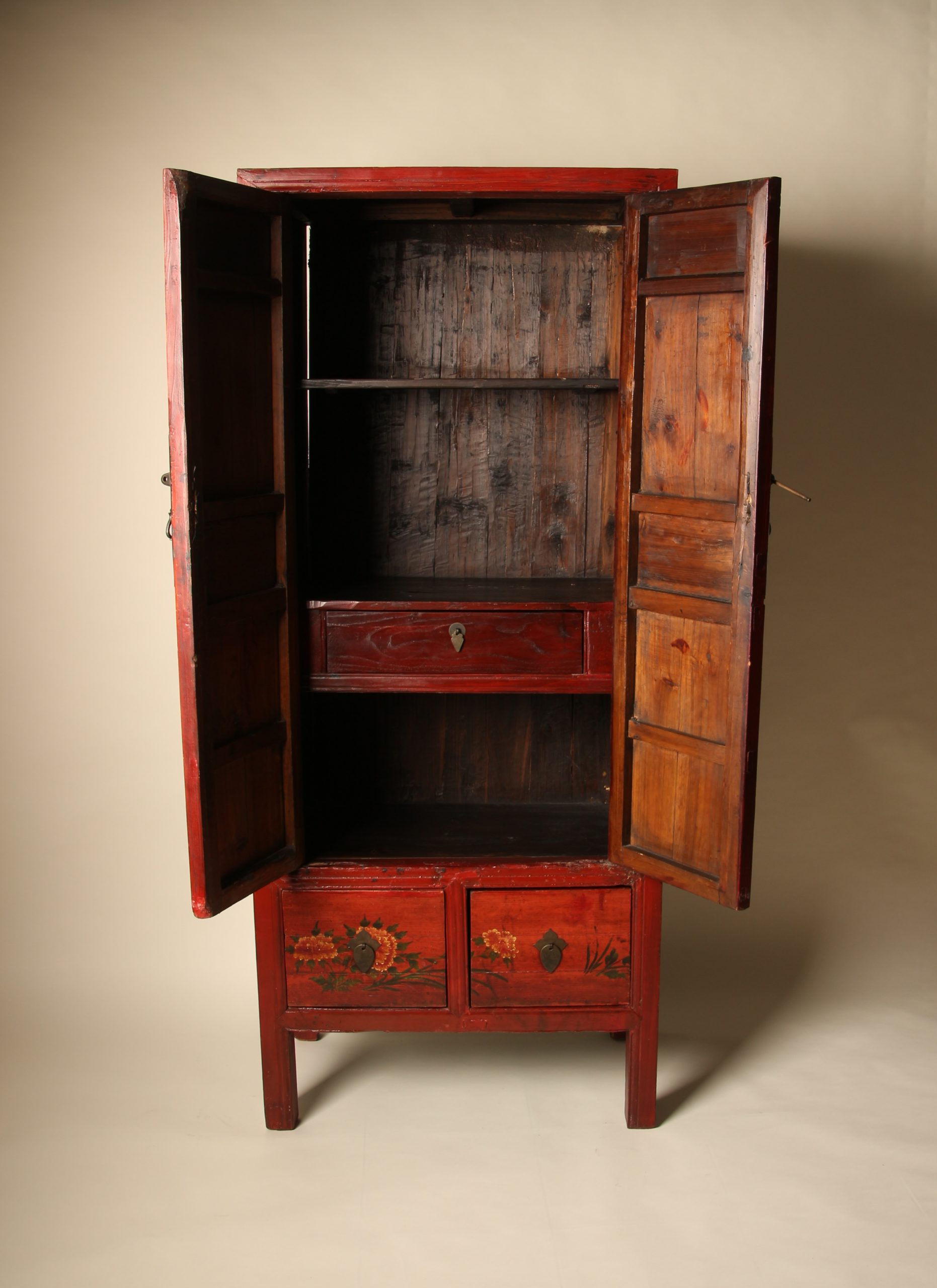 Armoire chinoise en laque rouge peinte à la main – Image 2