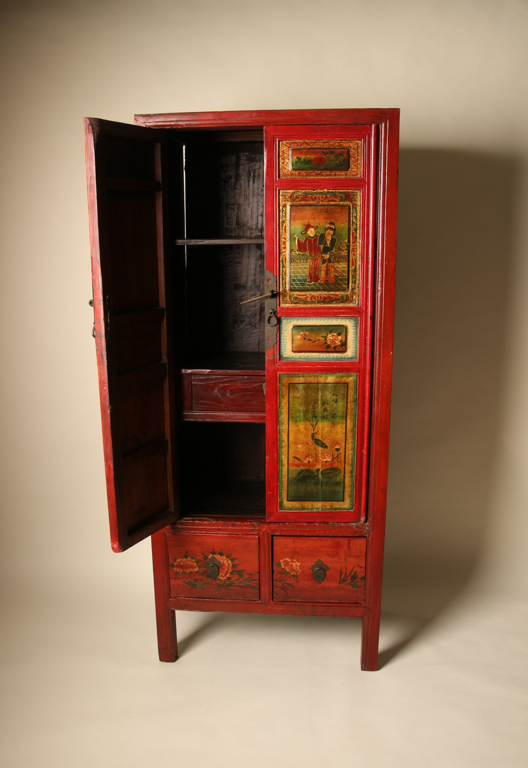 Armoire chinoise en laque rouge peinte à la main – Image 3