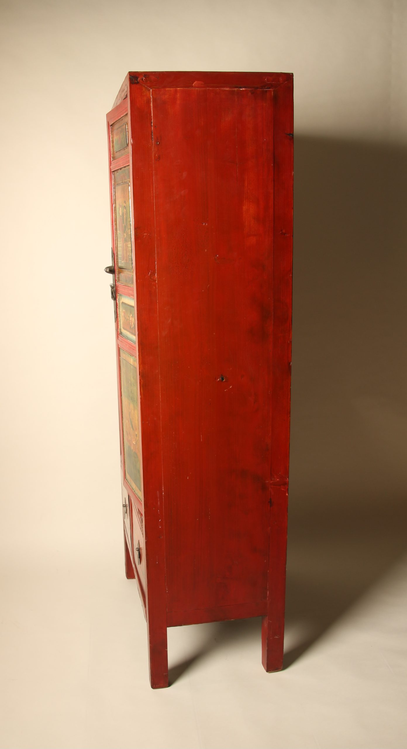 Armoire chinoise en laque rouge peinte à la main – Image 7