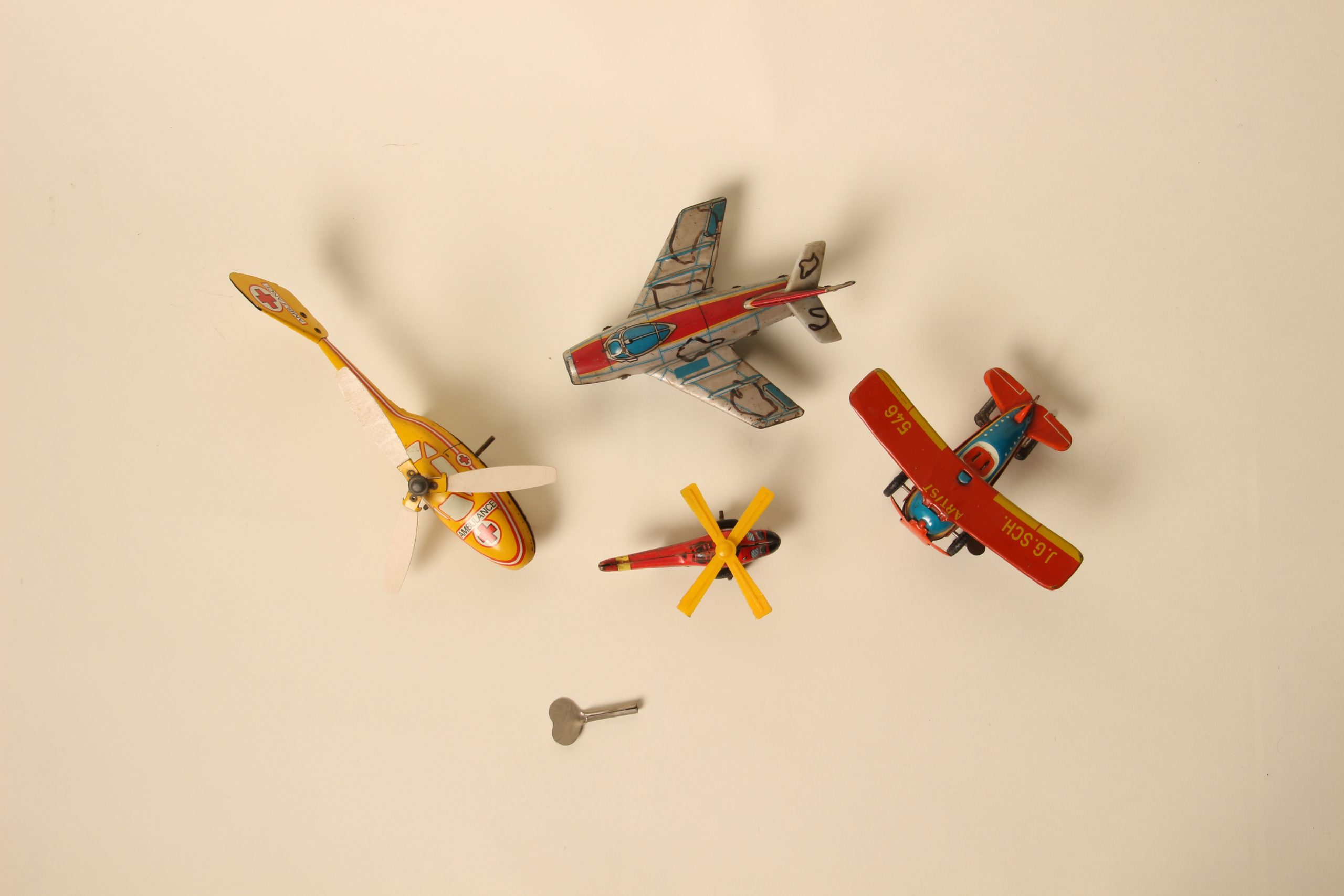 Objets volants automates en fer blanc – Image 5