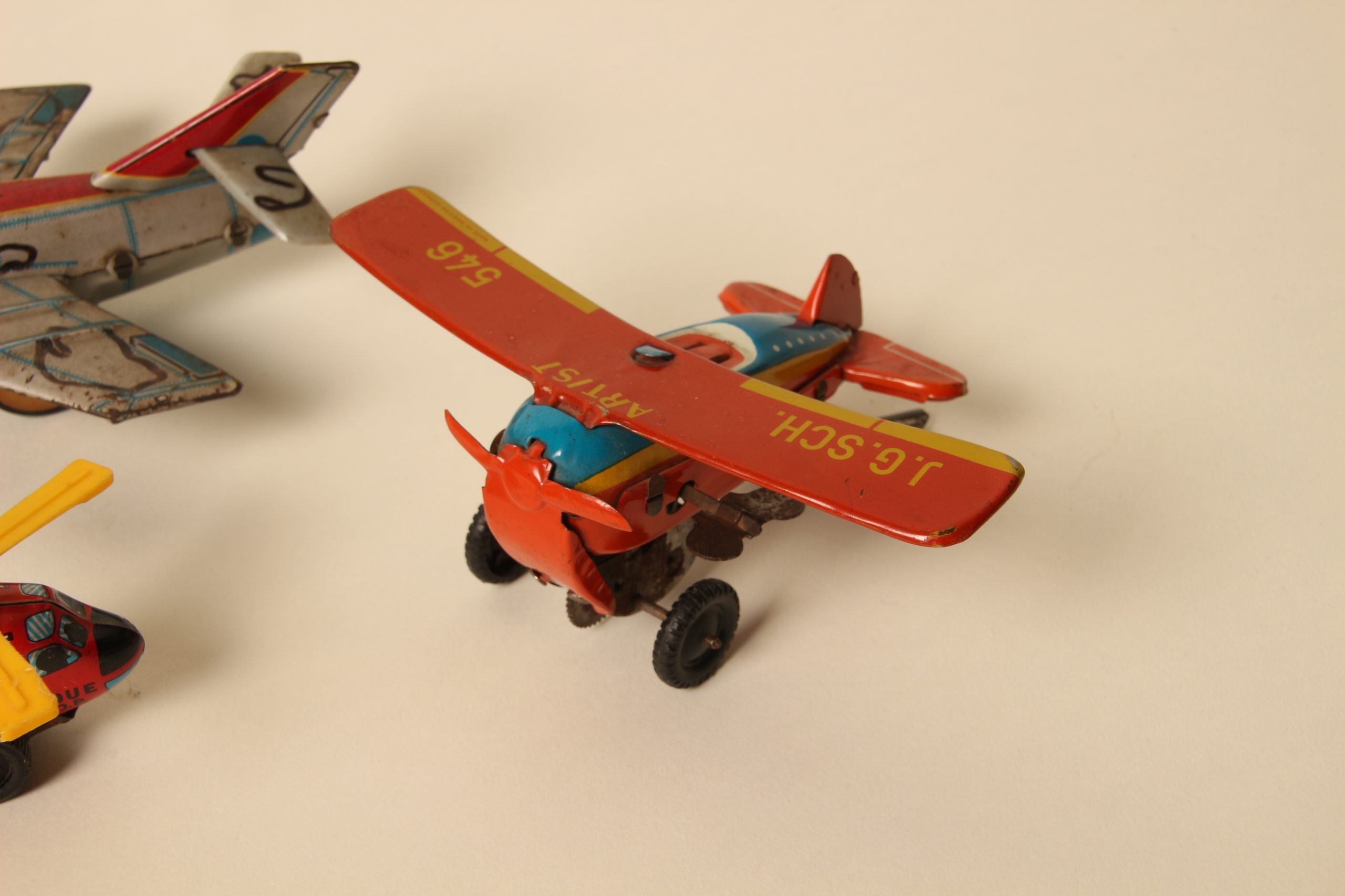 Objets volants automates en fer blanc – Image 6