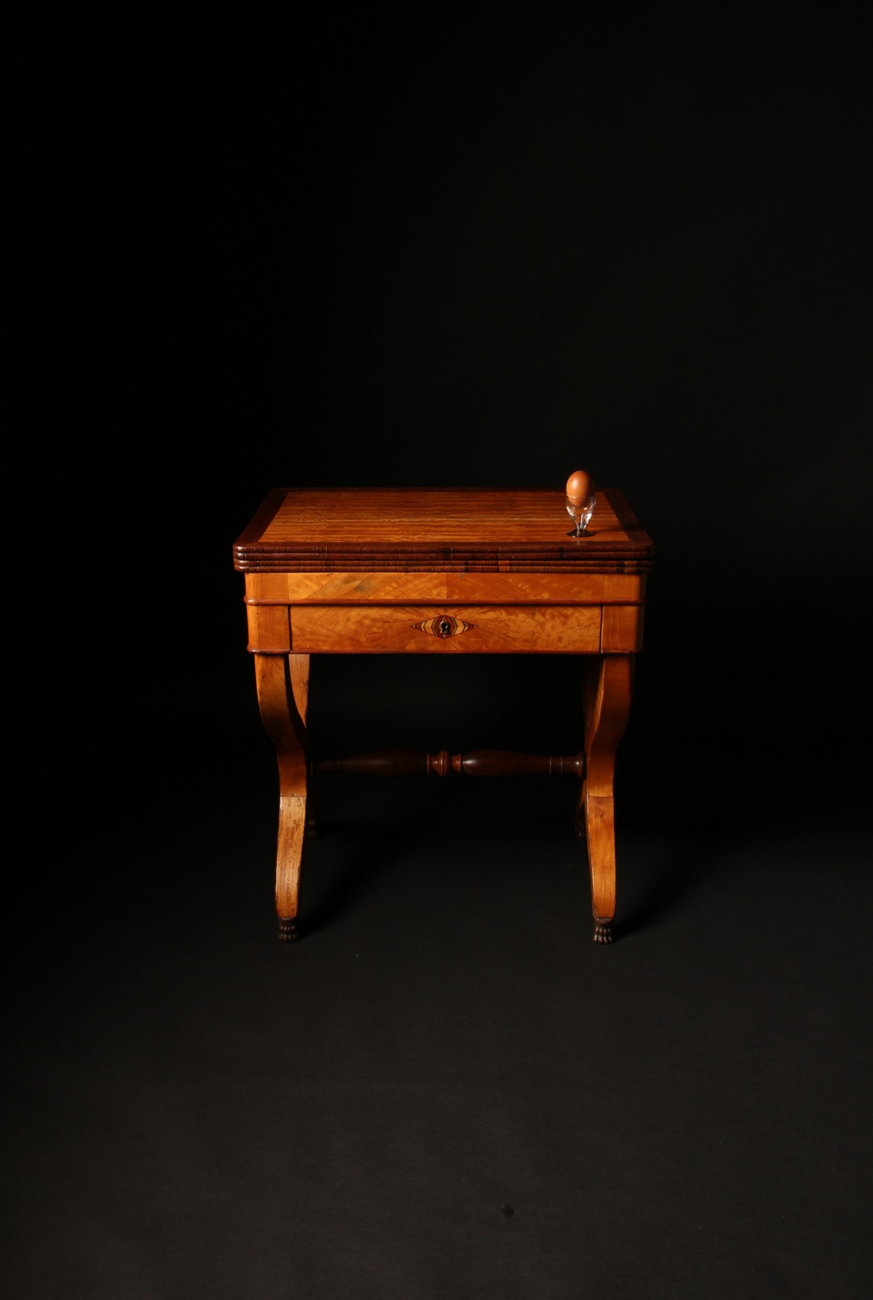 Table à jeux marquetée d'époque Charles X