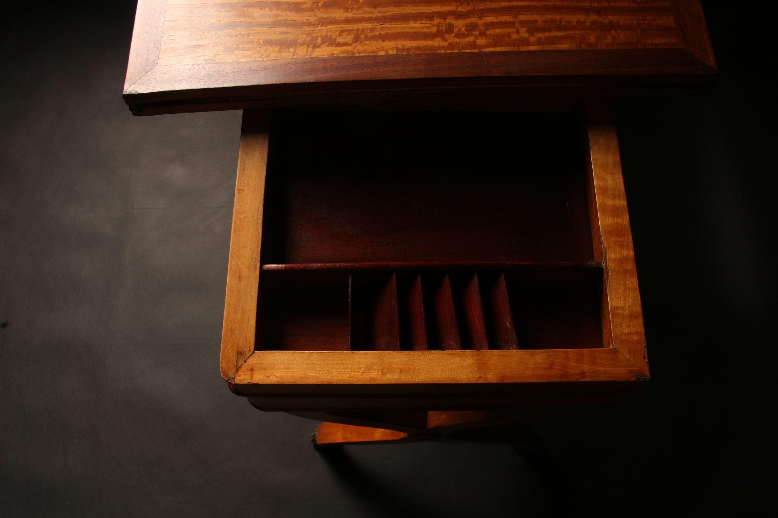 Table à jeux marquetée d'époque Charles X – Image 6