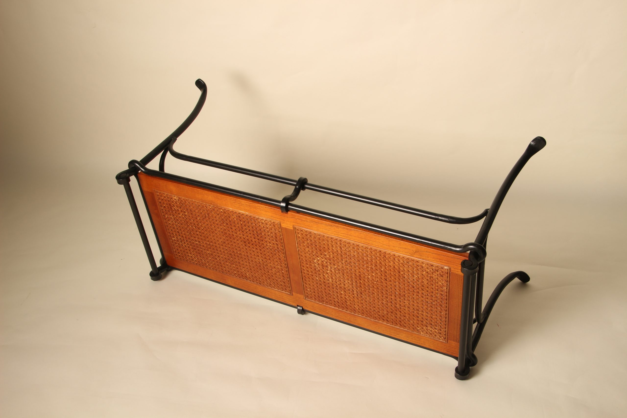 Bout de lit banquette en fer forgé et bois canné – Image 14