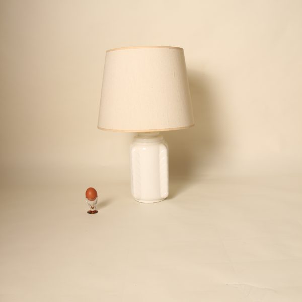 Pied de lampe en céramique blanche forme géométrique